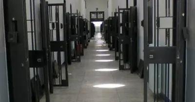 Aggressione nel carcere di Trapani, ispettore colpito alla testa da olio bollente