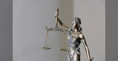 Nuovo Codice della Strada 2026, i veicoli sotto i 2,70 metri potranno parcheggiare di traverso senza multa