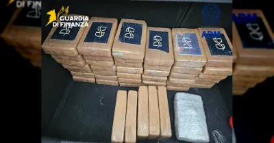 Maxi sequestro a Livorno, 53 kg di cocaina pura trovati nel vano motore di un container