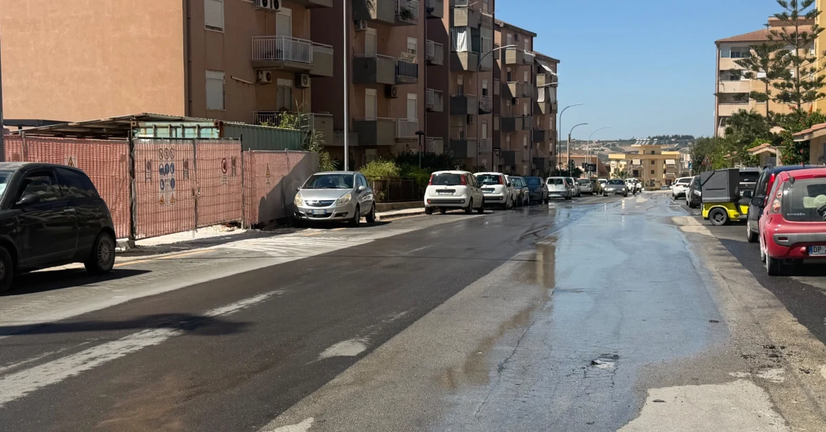 Aica ripara una perdita idrica in contrada Ferraro a Sciacca sulla via Alcide De Gasperi