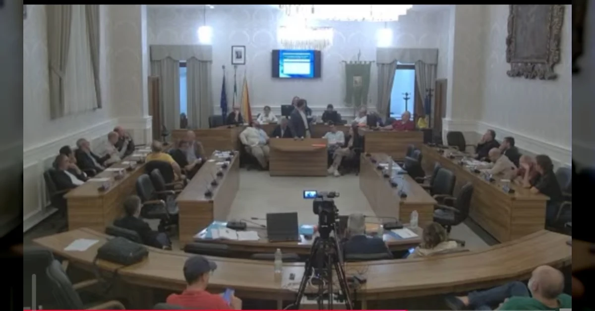 Consiglio comunale di Sciacca durante la discussione sul bilancio con emendamenti del centrodestra