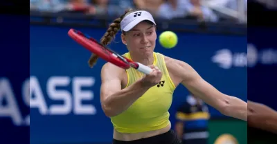 Rybakina batte Zheng in tre set e diventa la nuova numero 1 del ranking WTA