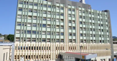 Catania, crolla un muro durante i lavori in un centro padel: due operai feriti