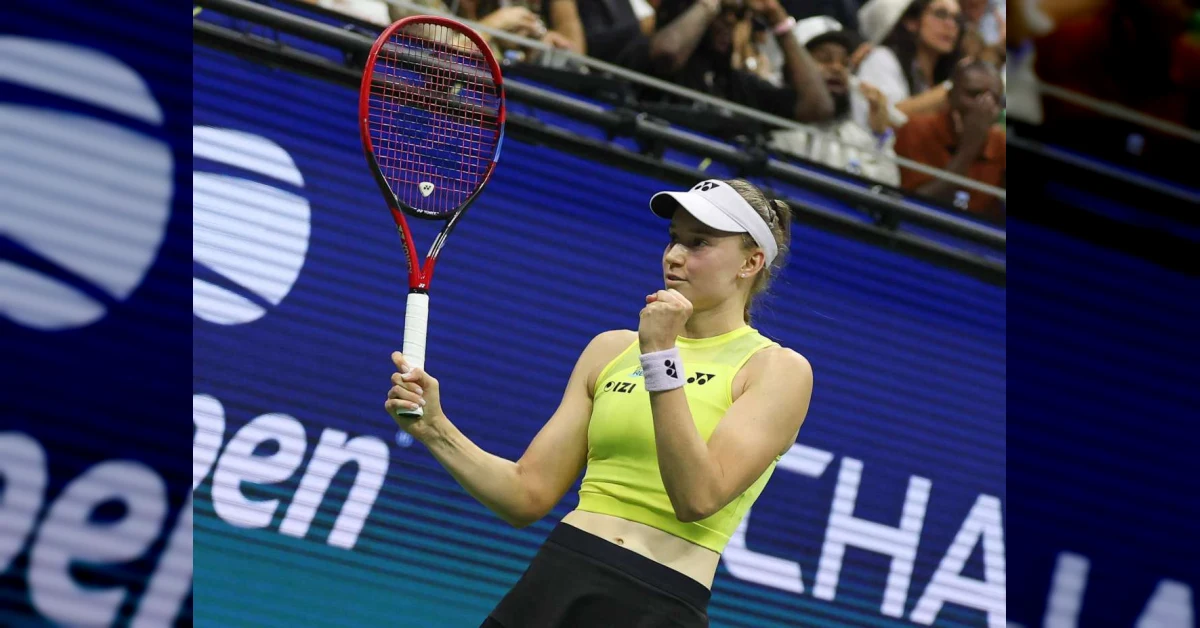 Elena Rybakina esulta dopo aver vinto il suo primo US Open battendo Sabalenka in finale