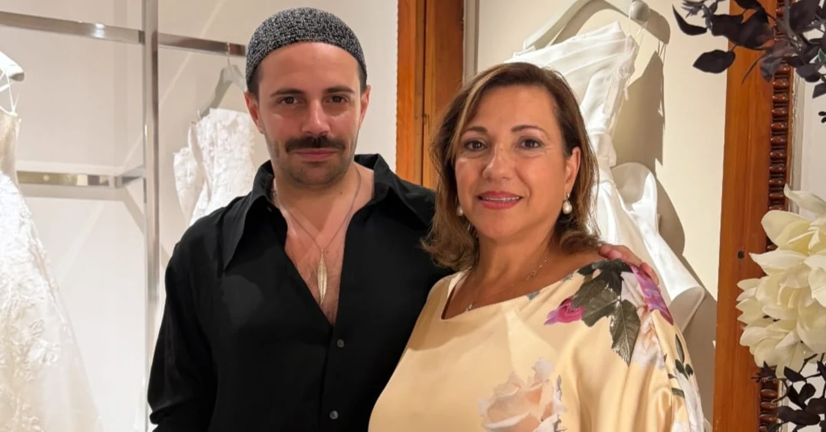 Interno del nuovo Frasal Atelier di Sciacca con abiti da sposa e arredi ispirati a Parigi
