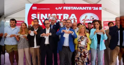 Legge elettorale, Maraio (Avanti Psi) straccia la tessera a Campobasso contro le 6.000 firme per collegio
