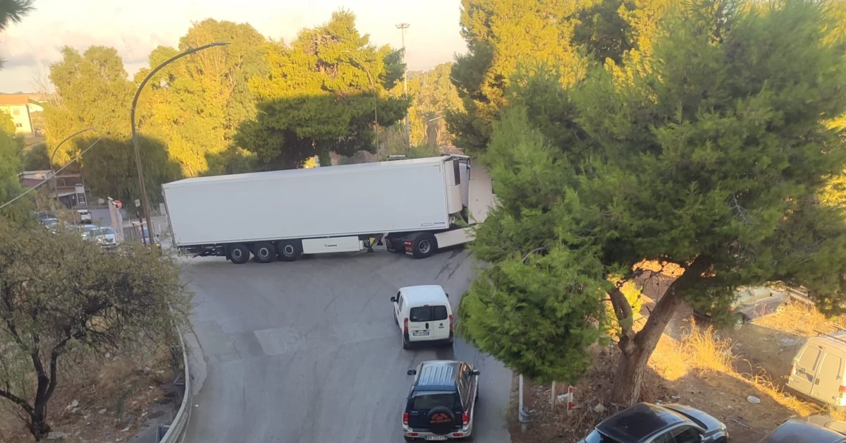 Traffico intenso e auto in coda sulla viabilità alternativa a Sciacca dopo la chiusura della galleria Belvedere