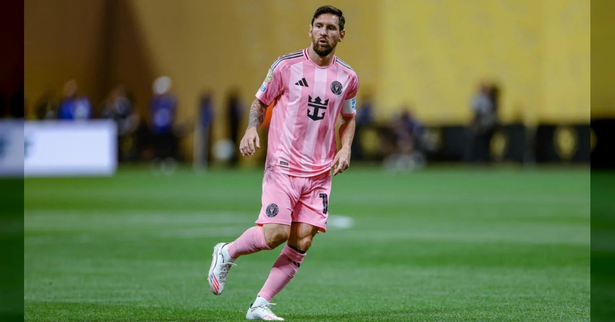 Messi esulta con la maglia dell'Inter Miami dopo il gol contro il Cruz Azul nella Campeones Cup