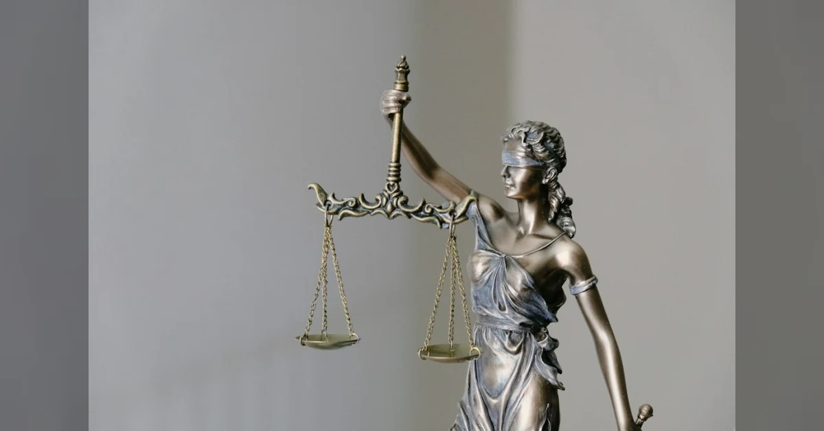 Richiesta di amicizia su Facebook viola il divieto di comunicazione: sentenza Cassazione 32837
