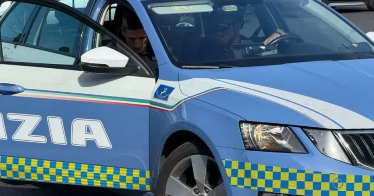 Pullman turistico parcheggiato con perdita di carburante a Catania durante un tentativo di furto di gasolio