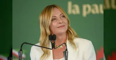 Meloni a Fenix annuncia norma su tetto stranieri in classe e divieto burqa e niqab