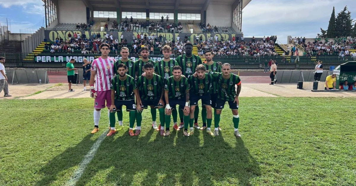 Calciatori dell'Unitas Sciacca esultano dopo il gol nella vittoria per 5-0 contro il Lascari Cefalù