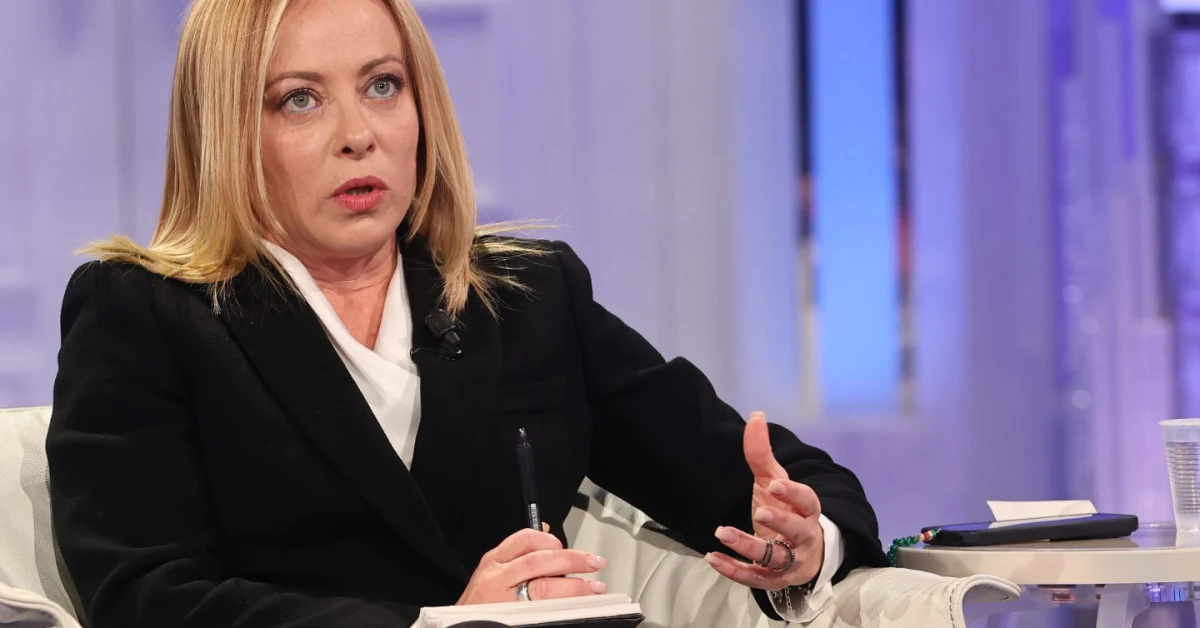 Giorgia Meloni durante un intervento televisivo a Cinque Minuti su Rai1