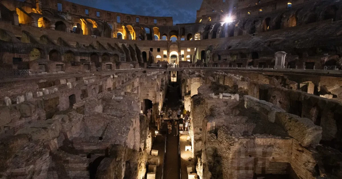 Operaio precipita dal secondo ordine del Colosseo durante lavori in quota con funi