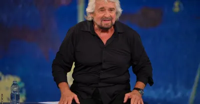 Grillo a Pulp Podcast nega di poter fondare un partito e attacca Vannacci e il M5S