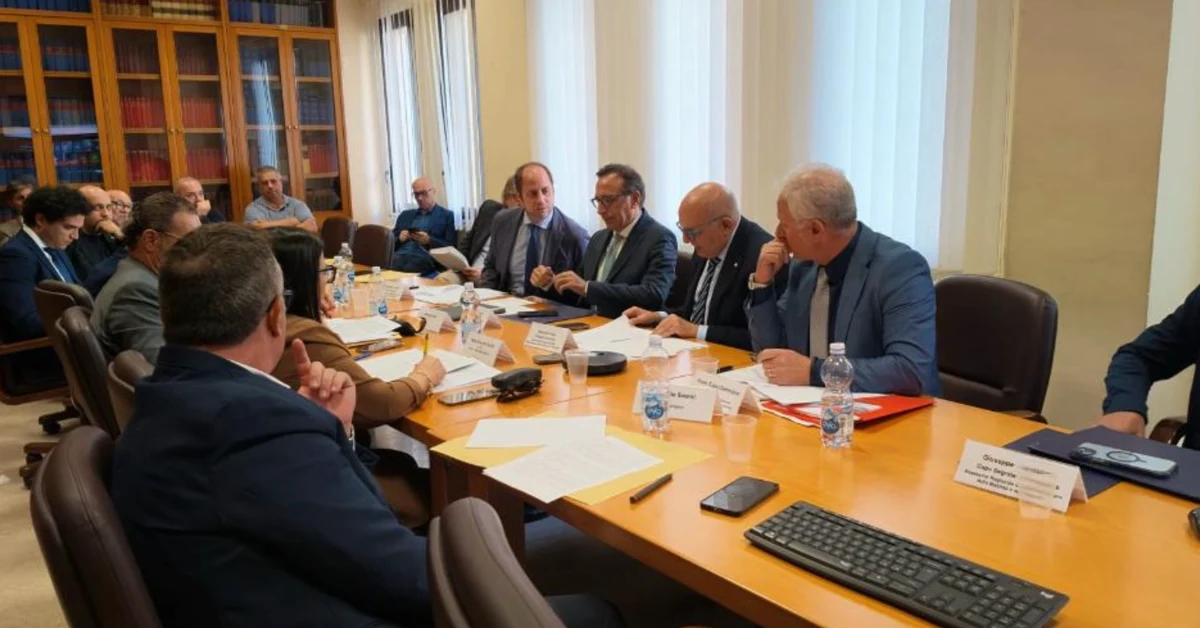 Autotrasportatori siciliani e rifornimento carburante: aiuti regionali fino a 50 mila euro