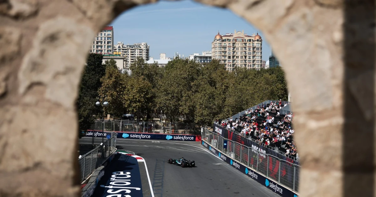 George Russell e Andrea Kimi Antonelli su Mercedes dominano le prove libere del GP Azerbaijan 2026 a Baku