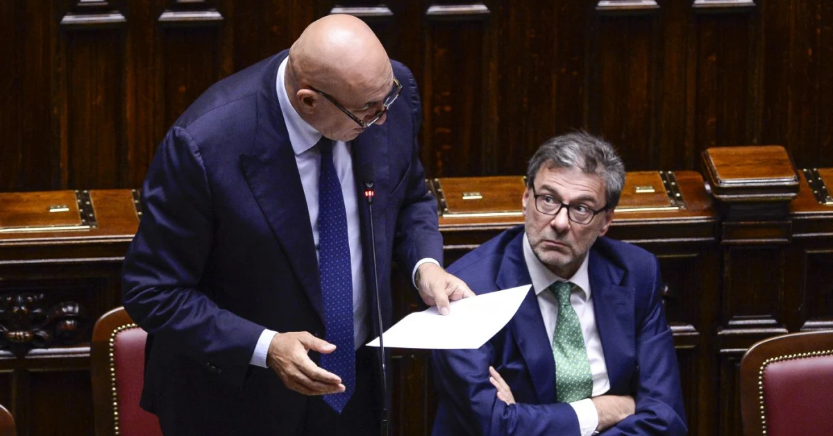 Guido Crosetto durante il question time alla Camera sul tema della missione Aspides nel Mar Rosso