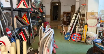 Il raid nel magazzino della segnaletica del Comune di Sciacca, i video per identificare il malvivente