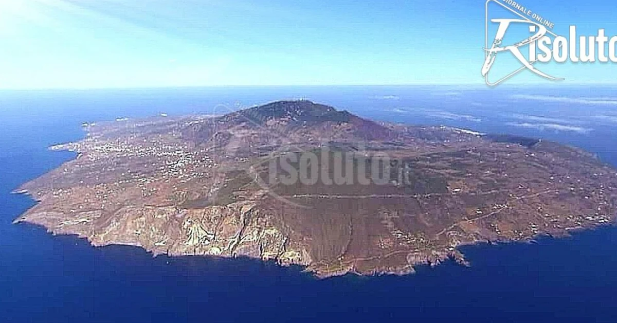 Giustizia e professione giornalistica: illustrazione per il caso dell'addetto stampa abusivo e della messa in prova dell'ex assessore di Pantelleria