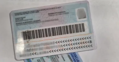 Va in caserma per denunciare lo smarrimento del libretto ma la carta d’identità è manomessa, denunciato
