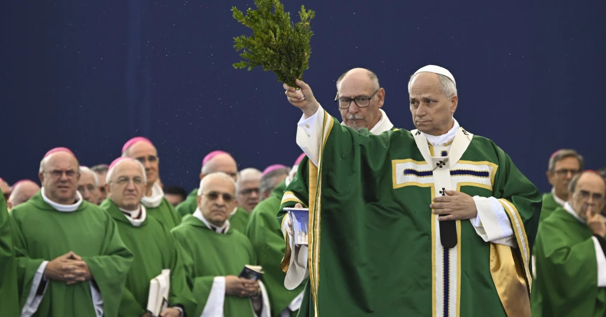 Papa Leone XIV a Lourdes durante l'incontro con la Conferenza episcopale francese