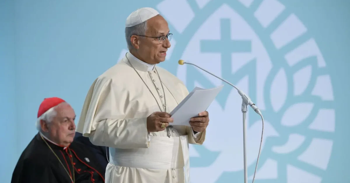 Papa Leone XIV parla al Centro Congressi Robert Schuman a Metz contro il riarmo e per la pace