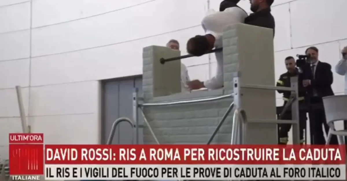 Simulazione perizia David Rossi al Foro Italico con manichini e Ris sulla caduta dalla finestra