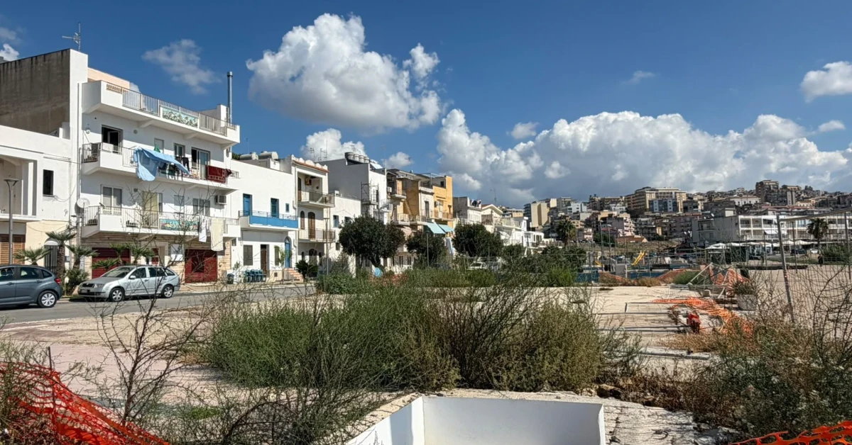 Area del Porticello allo Stazzone a Sciacca dopo l'incendio del ristorante, al centro della vicenda tra Regione e Comune