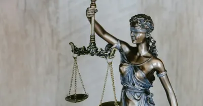 Tribunale di Ancona, marito versa 260mila euro alla moglie senza notaio, lei deve restituirli all'eredità
