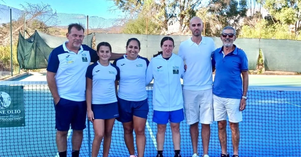 Squadra femminile del Tennis Club Sciacca festeggia la promozione in serie D2 regionale