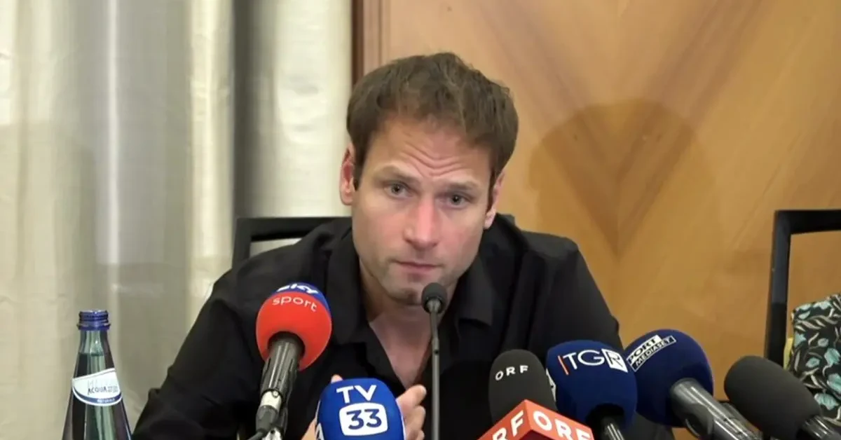 Alex Schwazer durante una gara di marcia, immagine collegata alla richiesta di analisi del campione B dopo la positività all'Epo