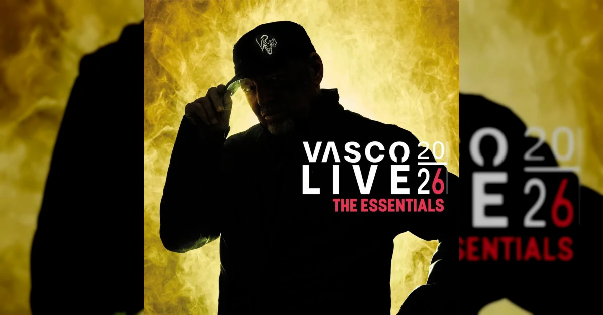 Vasco Rossi sul palco durante il tour 2026 esegue Marea dal vivo tra luci soffuse