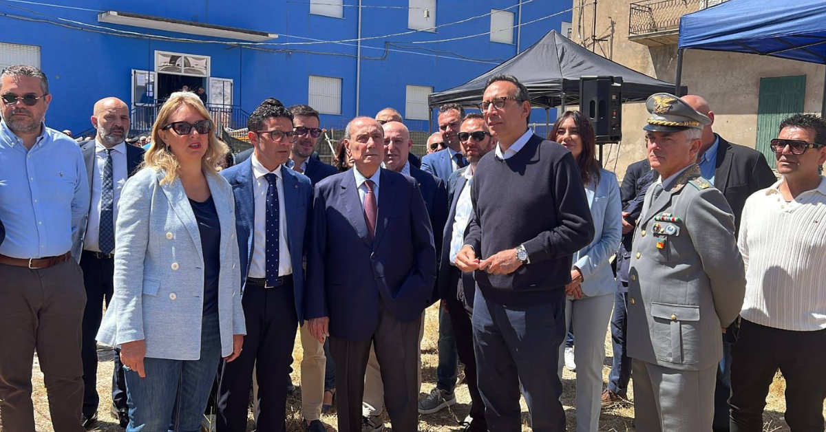 Il presidente della Regione Siciliana Renato Schifani durante la presentazione del progetto di Riqualificazione di Ravanusa nell’area colpita dall’esplosione del 2021.