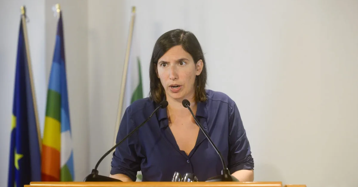 Elly Schlein parla alla direzione del Partito Democratico contro il governo Meloni e la nuova legge elettorale