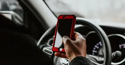 Palermo, stretta sul cellulare alla guida: 257 patenti ritirate