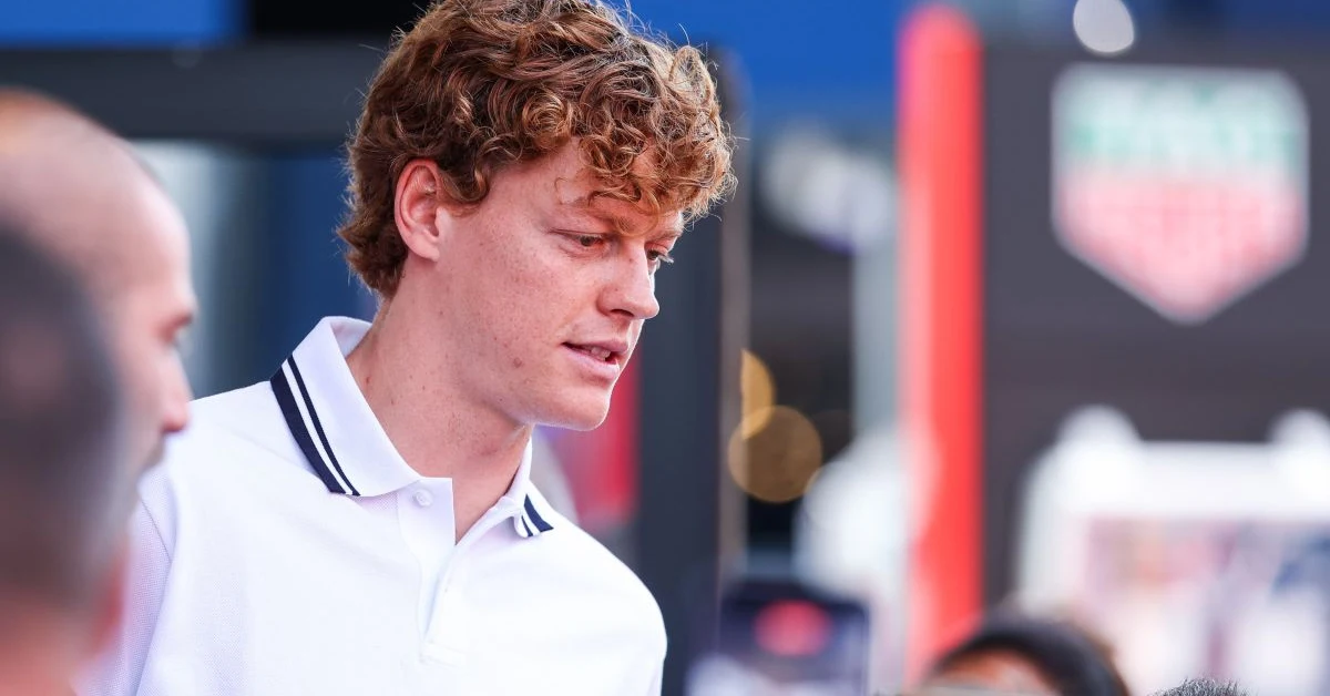 Jannik Sinner infortunato al ginocchio salta il Masters 1000 di Shanghai, rientro rimandato