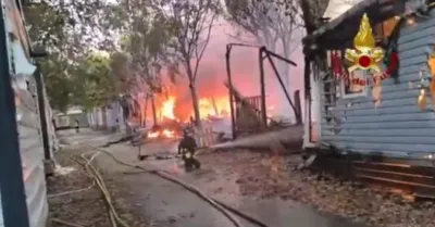 Incendio al camping di Peschiera del Garda, 24 feriti e 20 bungalow distrutti