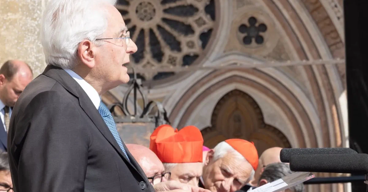 Sergio Mattarella ad Assisi per gli 800 anni dalla morte di San Francesco, cerimonia con alte cariche dello Stato