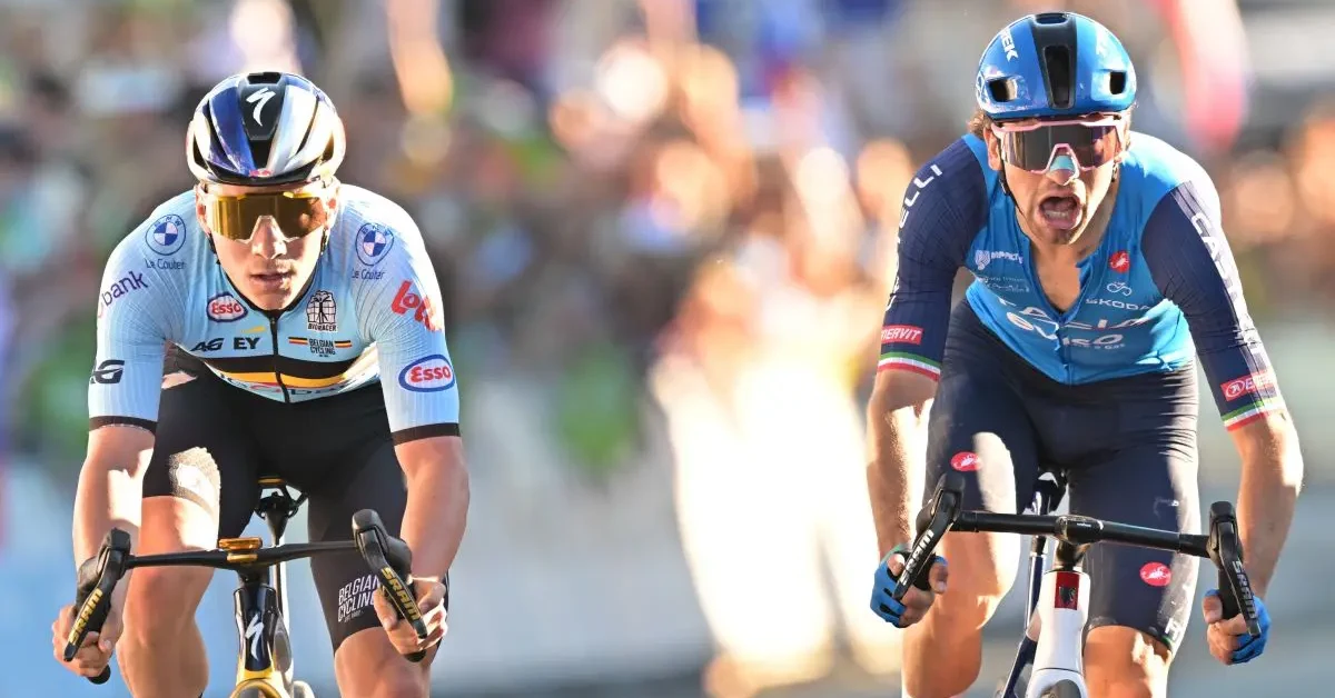 Evenepoel esulta sul podio dell'Europeo di ciclismo a Lubiana con Ciccone e Scaroni
