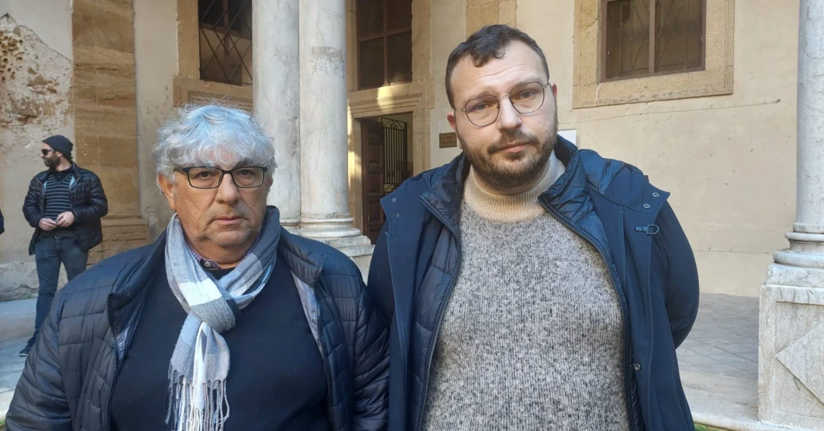 Mercato del contadino di Sciacca semi vuoto con 7 punti vendita chiusi su 14