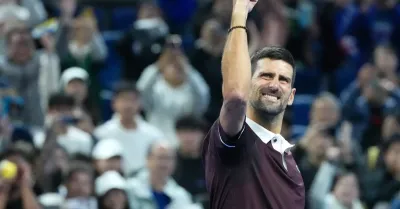 Djokovic batte Medvedev per squalifica e vola in finale a Pechino, De Minaur lo attende