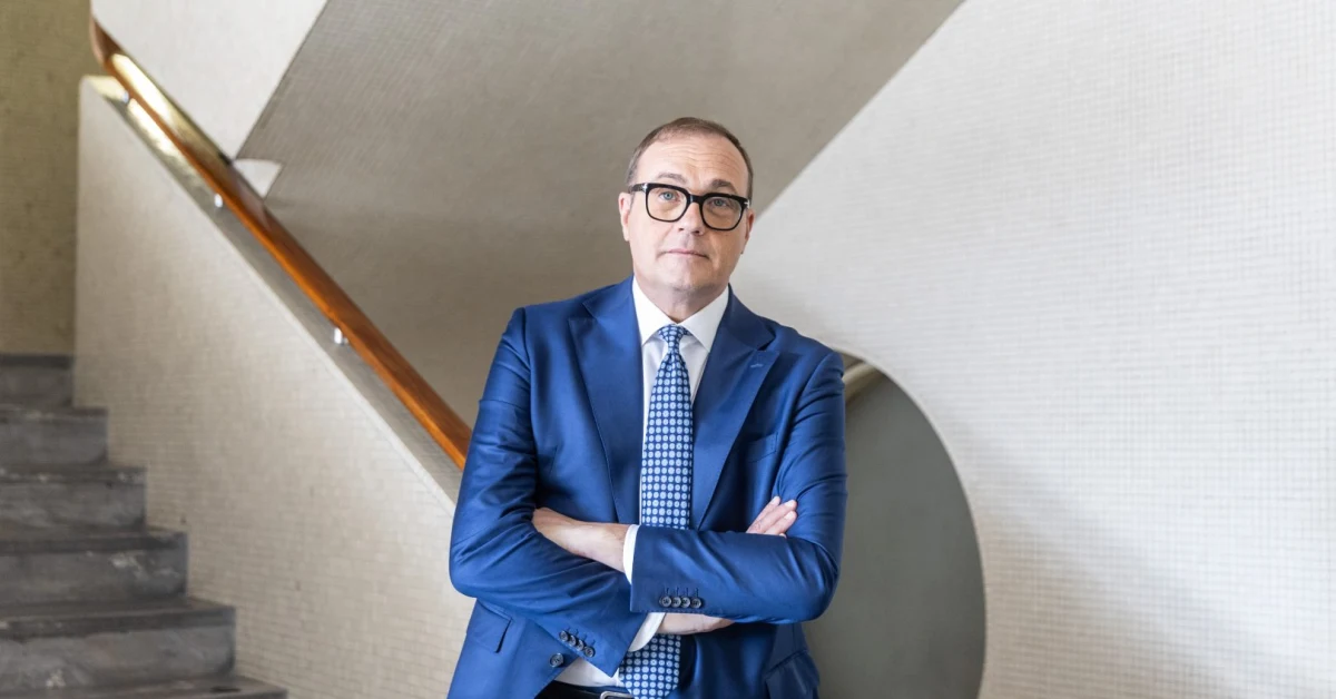 Tommaso Cerno nello studio di '2 di picche' su Rai 2, programma di approfondimento pomeridiano