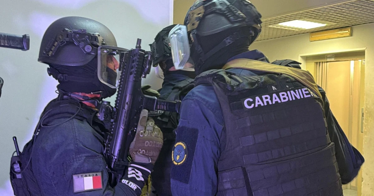 Carabinieri di Velletri smantellano officina abusiva usata come base per spaccio, 17 misure cautelari eseguite