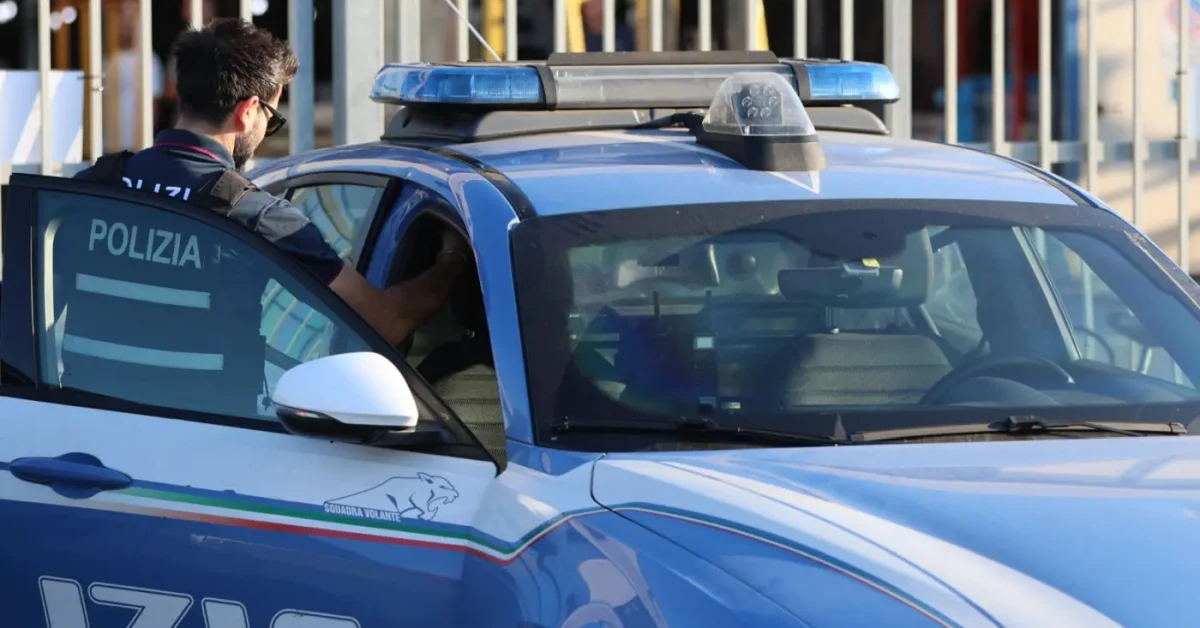 Foto di un'auto della Polizia di Stato durante un'operazione a Sondrio