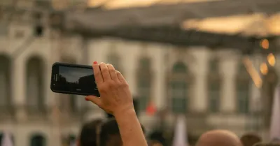 Cassazione, ordinanza 24015/2026 risarcisce il timore da smartphone anche senza danni alla salute
