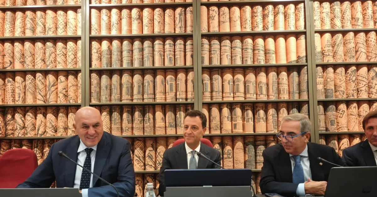 Il ministro della Difesa Guido Crosetto in audizione parlamentare sui 500 militari italiani in Arabia Saudita