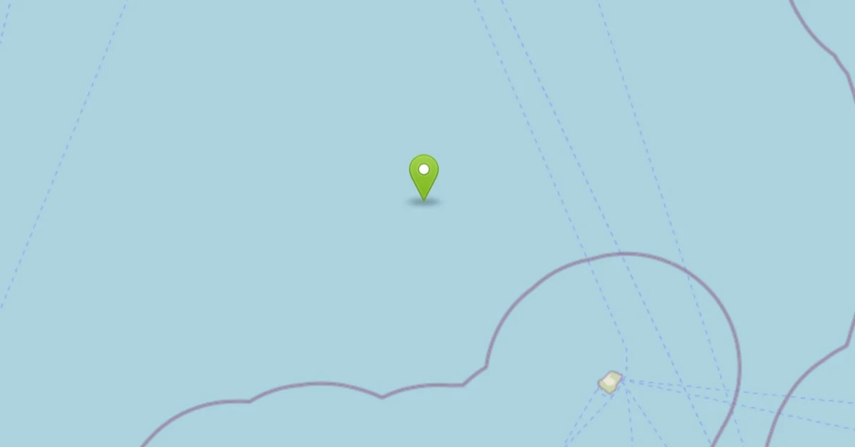 Mappa sismica delle Isole Eolie con epicentro del terremoto magnitudo 4.7 e ipocentro profondo 372 km