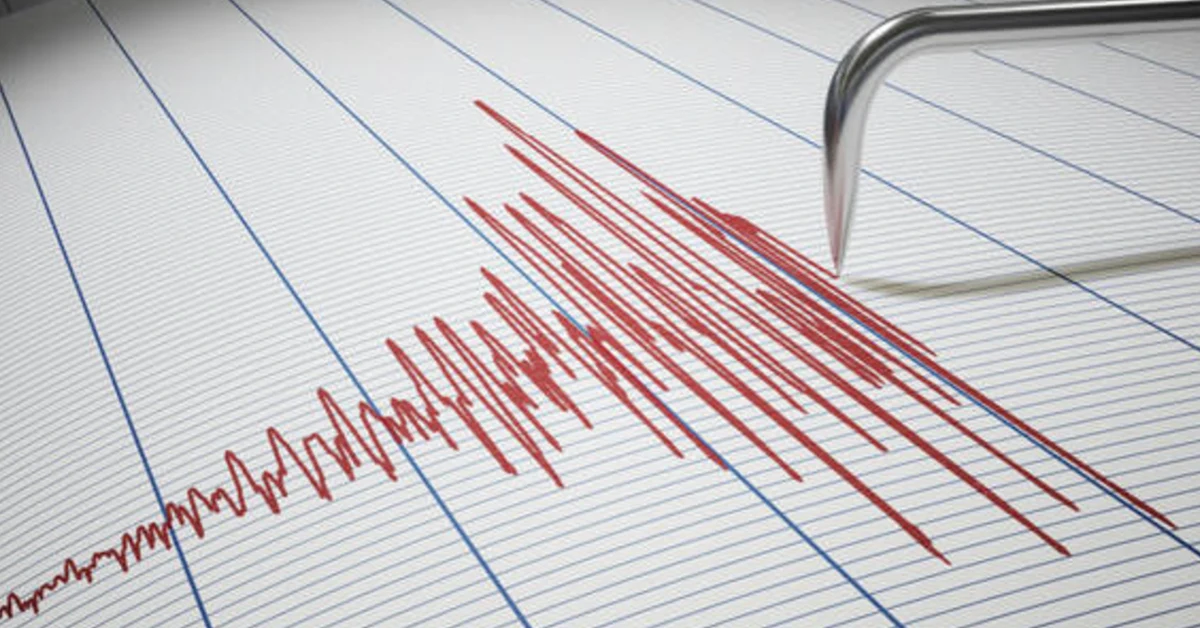 Mappa delle Isole Eolie con epicentro del terremoto di magnitudo 4.7 nel Mar Tirreno