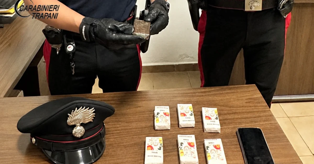 Carabinieri sequestrano 700 grammi di hashish in casa a Pantelleria, arrestato 31enne